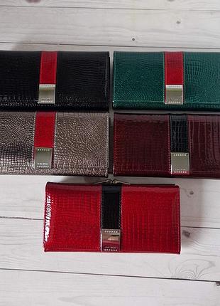 Гаманець жіночий лаковий, шкіряний сірого кольору