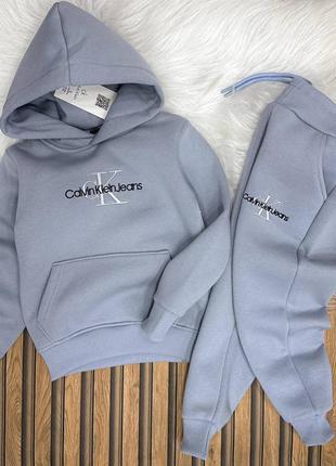 Топові дитячі спортивні костюми у декількох варіаціях від різних брендів5 фото