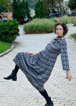 Платье трикотажное с геометрическим рисунком