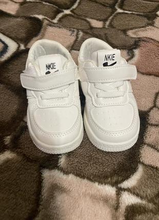 Кроссовки детские