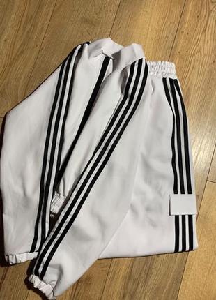 Спортивний костюм adidas