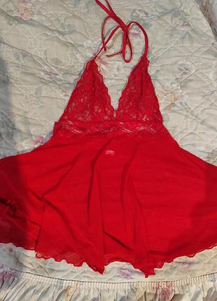 Стильний червоний сексуальний пеньюар.