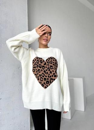 Светр в стилі oversize з сердечком