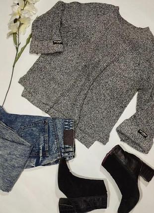 Жіночий в'язаний светр