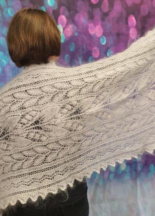 Палантин из козьего пуха "белый цветок"