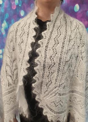 Палантин из козьего пуха "белый цветок"