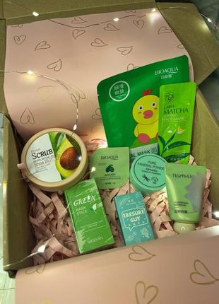 Зелений подарунковий бокс косметики 💚