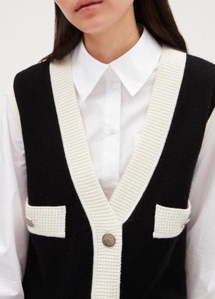 Вязаная безрукавка 2