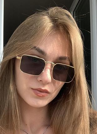 Солнцезащитные очки в золотой оправе (унисекс)