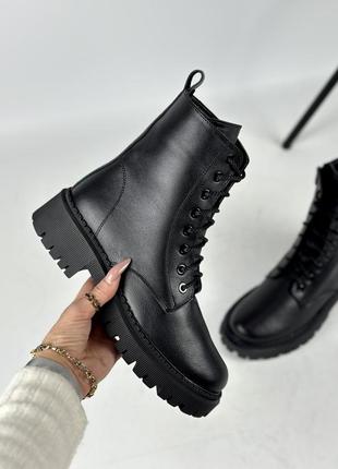 Черные зимние ботинки из натуральной кожи