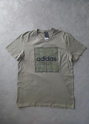 Брендовая футболка adidas.