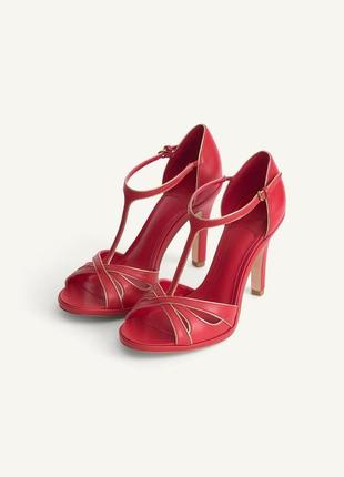 Кожаные красные босоножки zara new