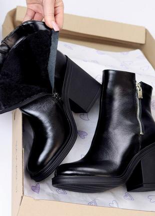 Натуральные кожаные зимние черные масляные ботинки - ботильоны на каблуке