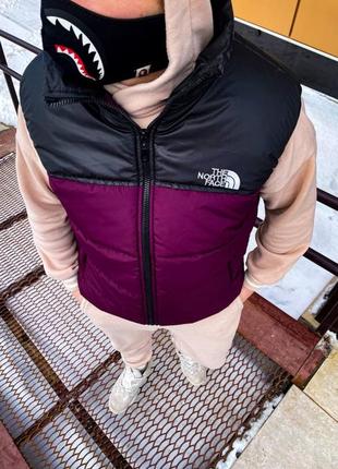 Жилет tnf черный верх бордовый низ
