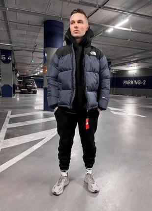 Топовая мужская куртка от бренда The North Face в темно-синем цвете