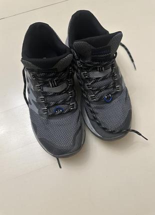 Кроссовки легкие