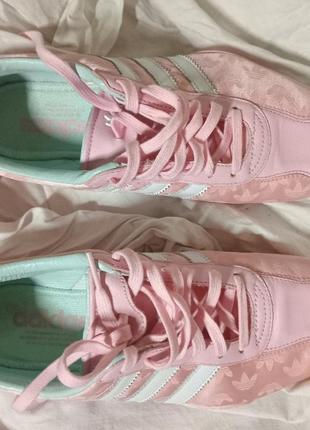 Крутые винтажные розовые кроссовки adidas