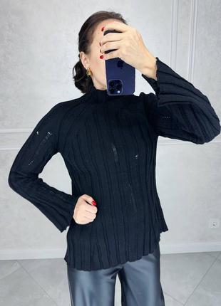 Красивый женский базовый свитер