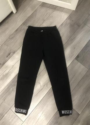 Штани спортивні  утеплені, м-l , котон (всередині утеплені ), є дві кишені , та знизу надписи