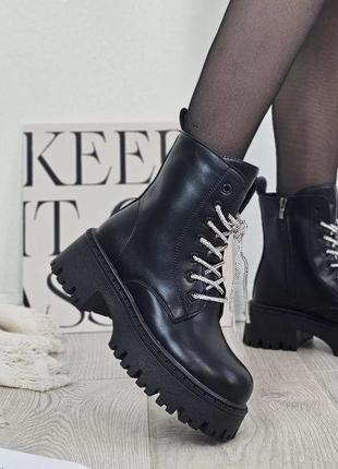 Трендові зимові берці зі стразовою шнурівкою