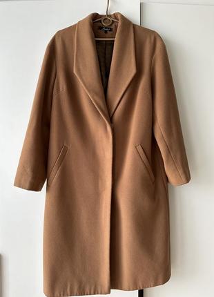 Коричневе пальто з гарним складом