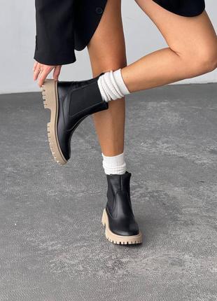 Зимові челсі колір: чорний натуральна шкіра на підошві лате всередині: хутро (у складі 30 % вовни)