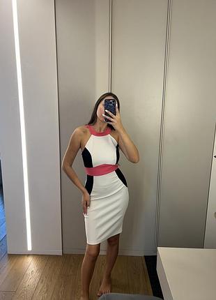 Сукня футляр