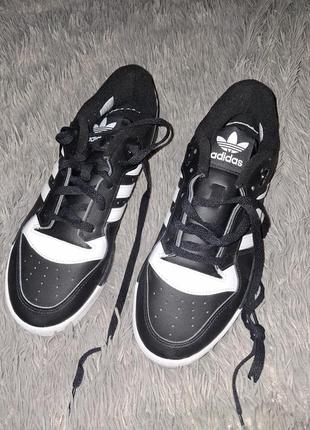 Кроссовки adidas