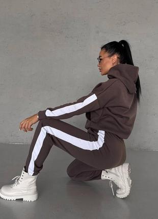 Женский спортивный костюм