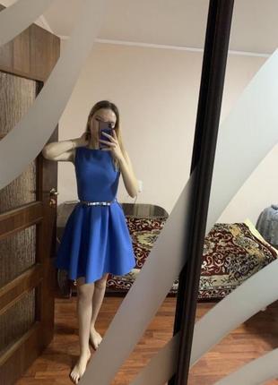Блакитна сукня