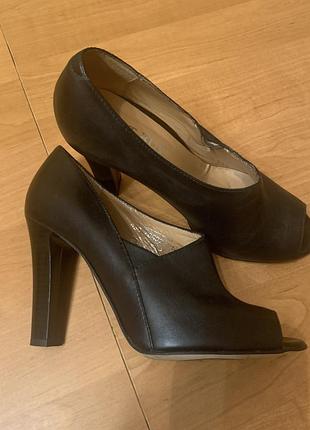 Туфли женские на каблуке3 фото