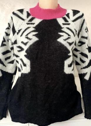 Свитер с высокой горловиной