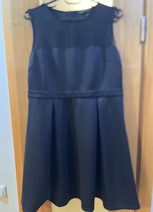 Чорна сукня на пишну чарівницю