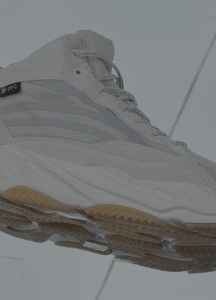 Бежевые зимние кроссовки adidas yeezy boost 700