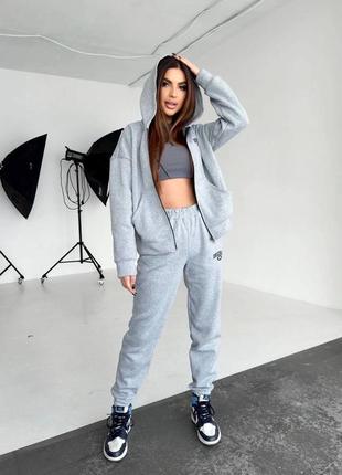 Женский костюм