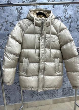 Топовая женская куртка от бренда celine в бежевом цвете