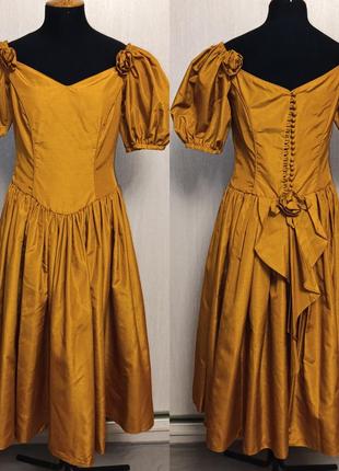 Винтажное пышное платье с бантом сзади