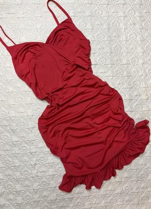 Красное платье