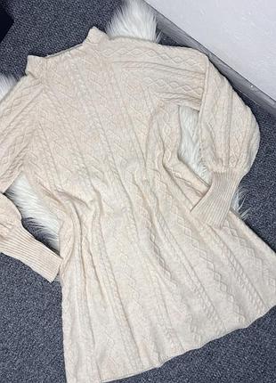 Вязаное стильное платье