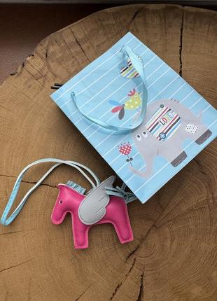 Малиновый конек брелок подвеска