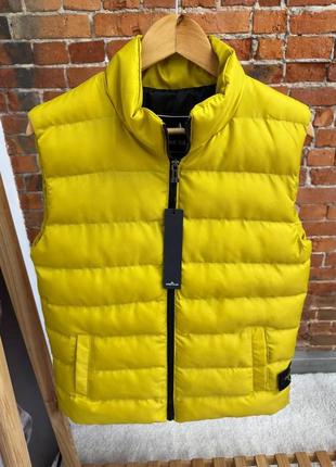 Жилет жовтий stone island