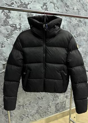 Жіноча  чорна куртка moncler