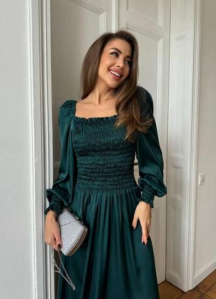 Платье из шелка