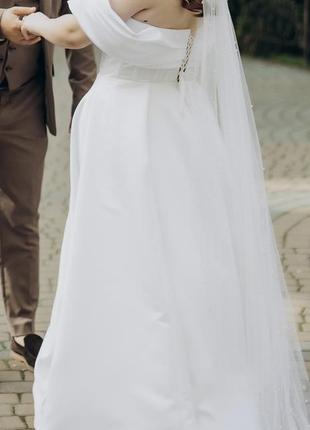 Свадебное атласное платье с корсетом