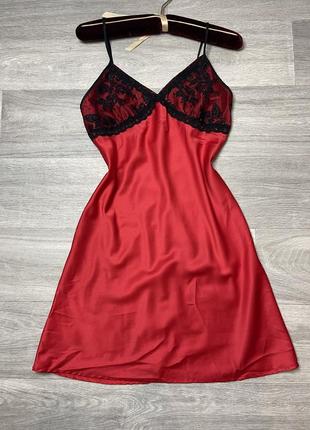 Атласный пеньюар ночнушка красная с черным кружевом ночная рубашка