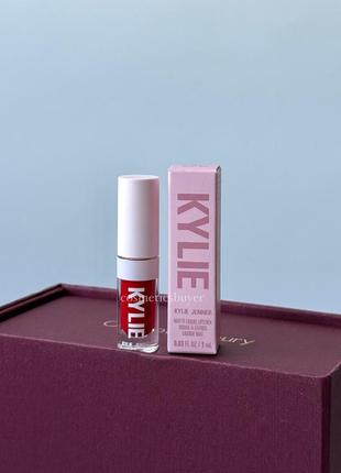 Kylie cosmetics matte liquid lipstick 402 mary jo к холодна яскраво червона матова стійка помада