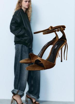 Босоножки zara бархатные босоножки zara