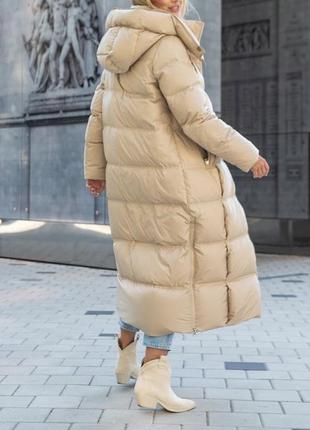 Бежевий теплий пуховик clasna