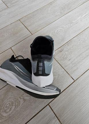 Продам оригинальные мужские кроссовки nike