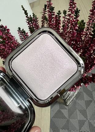Шикарний хайлатер kiko milano glitter highlighter